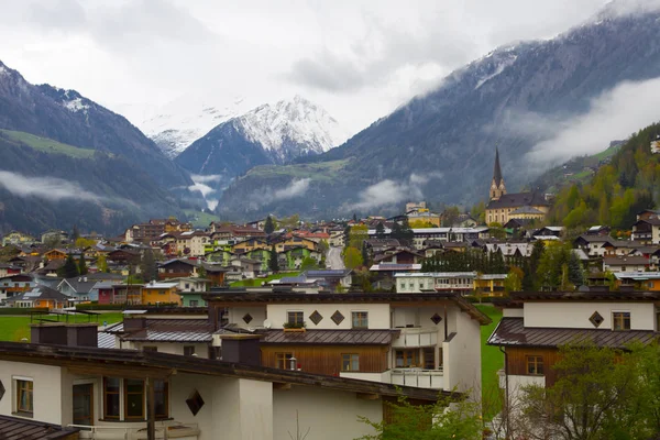 Burg Heinfels kalesi ./ Asutria 