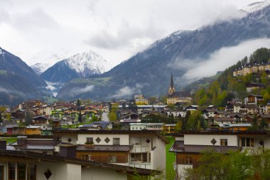Burg Heinfels kalesi ./ Asutria 