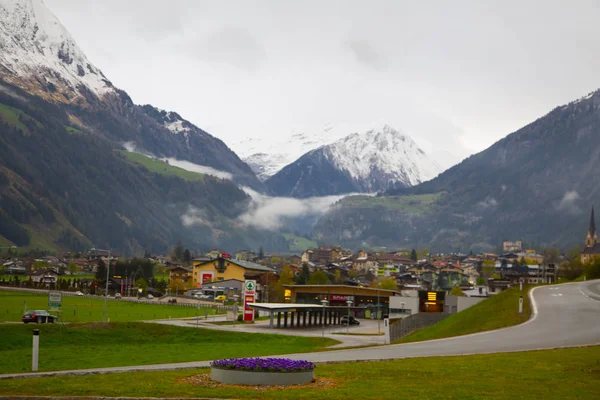 Burg Heinfels kalesi ./ Asutria 