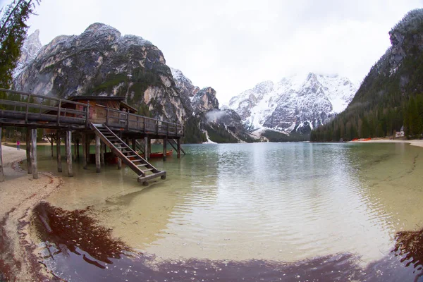 Braies Jezero Dolomites Horách Zalesněnou Krajinou Pozadí Sudtirol Itálie Jezero — Stock fotografie