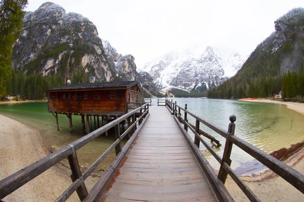 Braies Jezero Dolomites Horách Zalesněnou Krajinou Pozadí Sudtirol Itálie Jezero — Stock fotografie