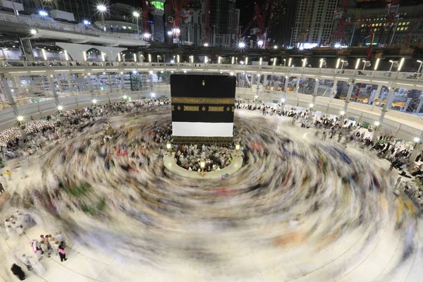 Des Pèlerins Musulmans Monde Entier Font Tour Kaaba Nuit Pendant — Photo