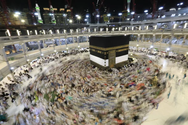 Мусульманські Паломники Усього Світу Гастролюють Навколо Кааба Вночі Під Час — стокове фото
