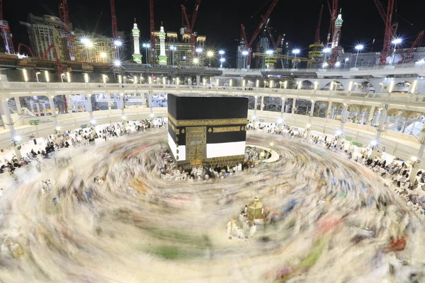 Peregrinos Musulmanes Todo Mundo Recorriendo Kaaba Por Noche Durante Hayy — Foto de Stock