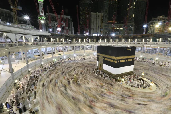 Peregrinos Musulmanes Todo Mundo Recorriendo Kaaba Por Noche Durante Hayy — Foto de Stock