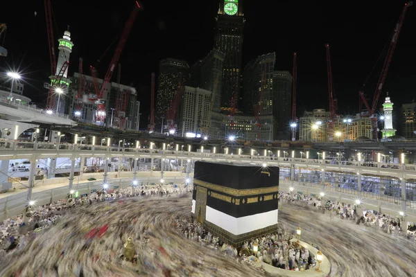 Мусульманские Паломники Мира Путешествуют Каабе Ночью Время Хаджа Саудовской Аравии — стоковое фото