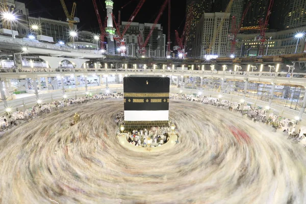 Peregrinos Musulmanes Todo Mundo Recorriendo Kaaba Por Noche Durante Hayy — Foto de Stock