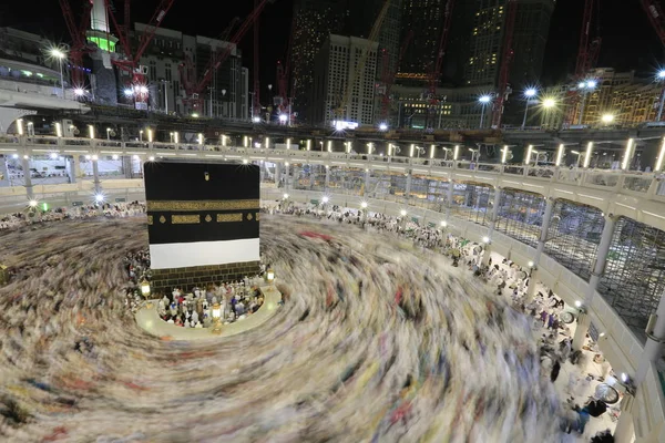 Des Pèlerins Musulmans Monde Entier Font Tour Kaaba Nuit Pendant — Photo