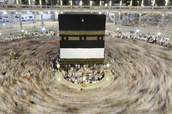 Des Pèlerins Musulmans Monde Entier Font Tour Kaaba Nuit Pendant — Photo