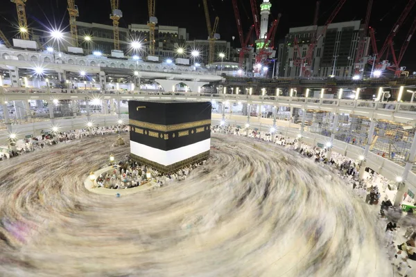 Peregrinos Muçulmanos Todo Mundo Passeiam Pela Kaaba Noite Durante Hajj — Fotografia de Stock