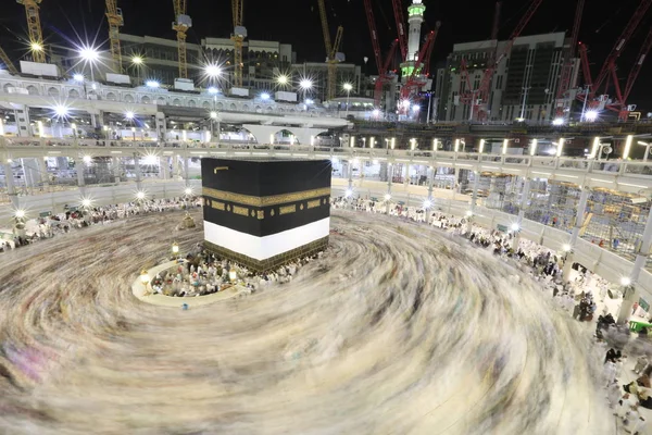 Peregrinos Musulmanes Todo Mundo Recorriendo Kaaba Por Noche Durante Hayy — Foto de Stock