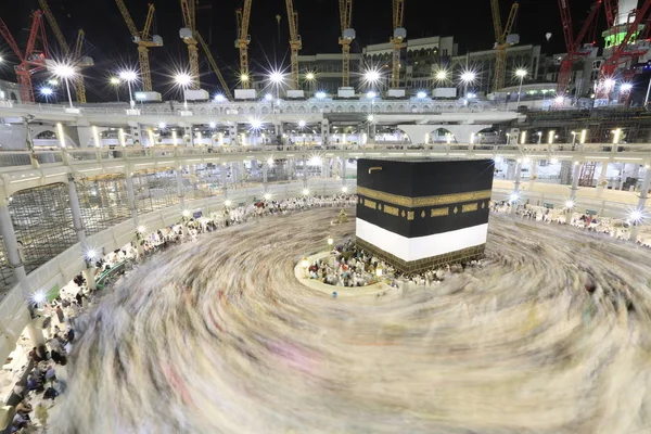 Peregrinos Musulmanes Todo Mundo Recorriendo Kaaba Por Noche Durante Hayy — Foto de Stock