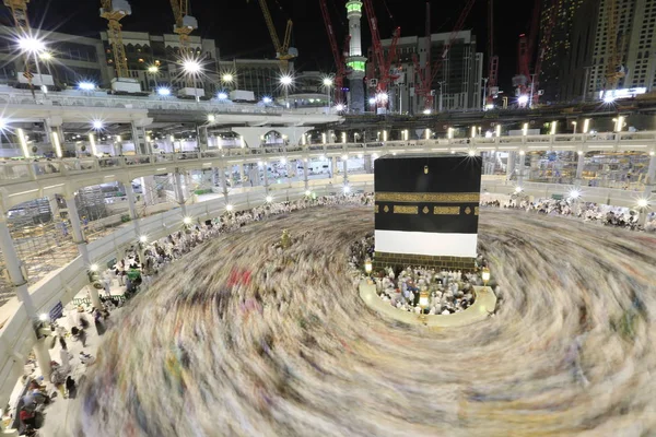 Peregrinos Musulmanes Todo Mundo Recorriendo Kaaba Por Noche Durante Hayy — Foto de Stock