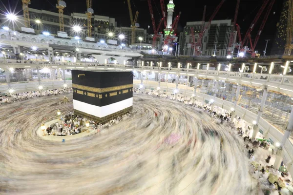 Peregrinos Musulmanes Todo Mundo Recorriendo Kaaba Por Noche Durante Hayy — Foto de Stock