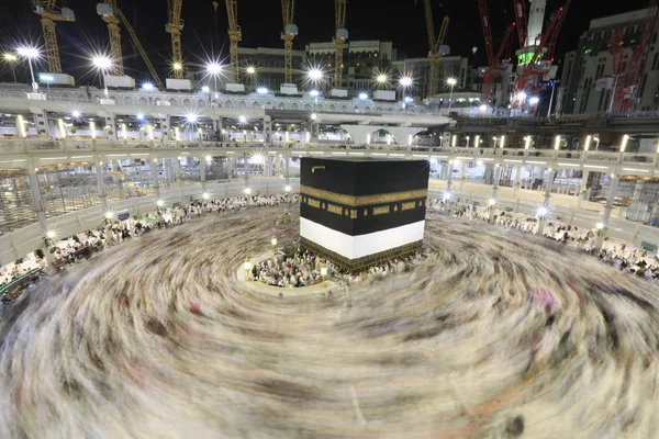 Мусульманские Паломники Мира Путешествуют Каабе Ночью Время Хаджа Саудовской Аравии — стоковое фото