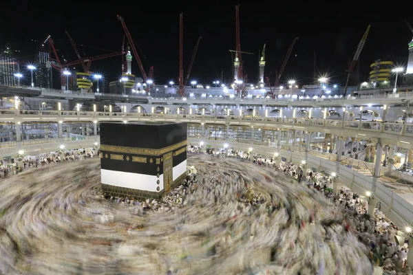 Des Pèlerins Musulmans Monde Entier Font Tour Kaaba Nuit Pendant — Photo