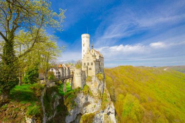 Lichtenstein Şatosu - Gotik Revival stil ve Güney Almanya'nın içinde Jura Swabian bulunan. Olarak da bilinen masal kalesi, gelir.
