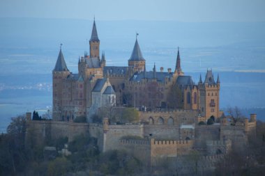 Hohenzollern Kalesi Swabian Alpleri'nde - Baden Wurttemberg, Almanya görünümünü