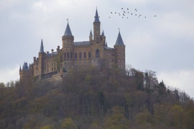 Hohenzollern Kalesi Swabian Alpleri'nde - Baden Wurttemberg, Almanya görünümünü