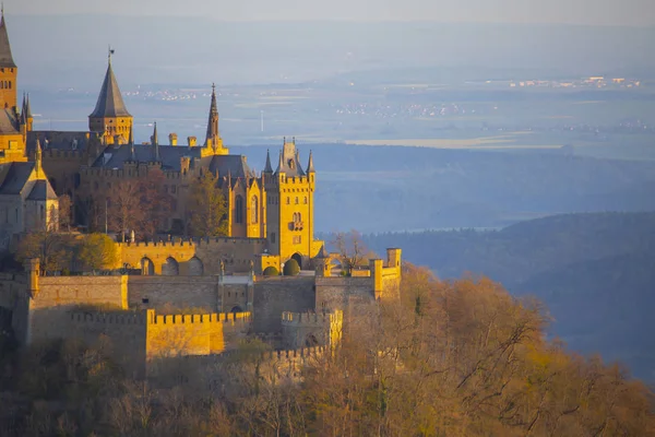 Hohenzollern Kalesi Swabian Alpleri'nde - Baden Wurttemberg, Almanya görünümünü