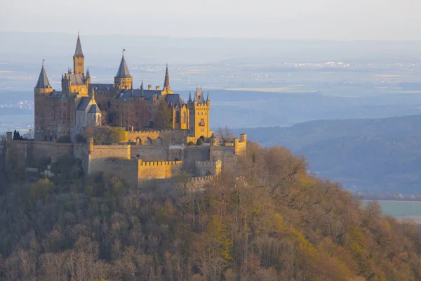 Hohenzollern Kalesi Swabian Alpleri'nde - Baden Wurttemberg, Almanya görünümünü