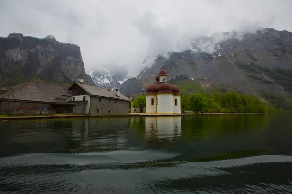 Clásica Vista Panorámica Del Lago Konigssee Con Famosa Iglesia Peregrinación — Foto de Stock