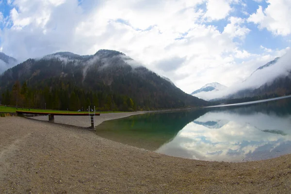 奥地利阿尔卑斯山普兰湖全景 — 图库照片