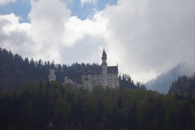 Neuschwanstein Kalesi ve Manzara / Almanya..
