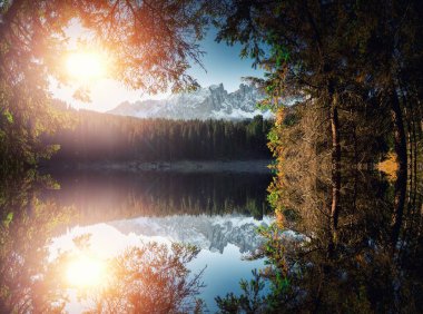 Lago di Carezza (Carezza gölü), Dolomiti, Trentino-Alto-Adige, İtalya