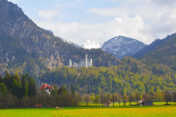 Krásný Výhled Světoznámý Zámek Neuschwanstein Románský Palác Devatenáctého Století Postavený — Stock fotografie