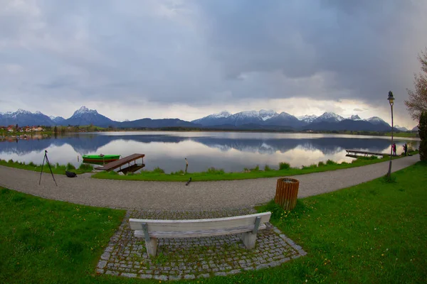 Langer Holzsteg Den Hopfensee Den Bayerischen Alpen — Stockfoto