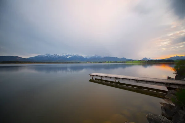 Lange Houten Pier Het Meer Hopfensee Beierse Alpen — Stockfoto