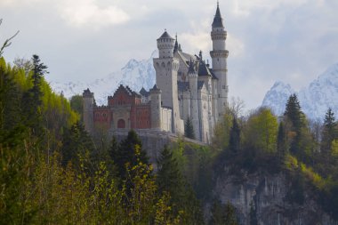 Neuschwanstein Kalesi 'nin manzarası. Almanya