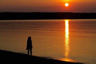 Bodrum yakınlarındaki Bafa Gölü Milli Parkı, Mugla. Su ve balıkçı tekneleri çok sakin bir sahnede...