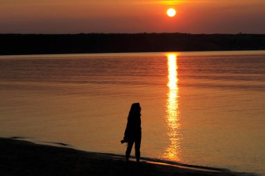 Bodrum yakınlarındaki Bafa Gölü Milli Parkı, Mugla. Su ve balıkçı tekneleri çok sakin bir sahnede...