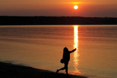 Bodrum yakınlarındaki Bafa Gölü Milli Parkı, Mugla. Su ve balıkçı tekneleri çok sakin bir sahnede...