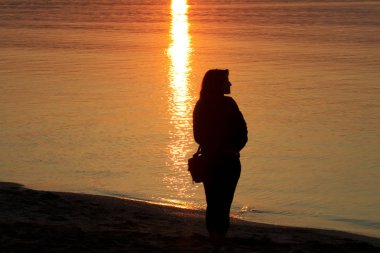 Bodrum yakınlarındaki Bafa Gölü Milli Parkı, Mugla. Su ve balıkçı tekneleri çok sakin bir sahnede...