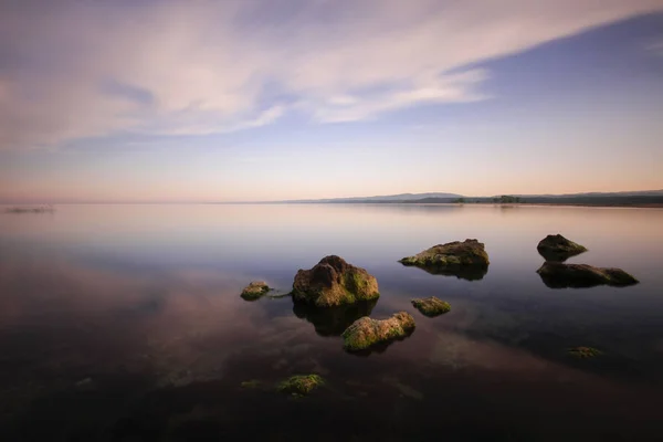 穆格拉Bodrum附近的Bafa湖国家公园 水面和渔船在一片宁静的景象中 — 图库照片