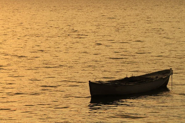 Pêcheurs Bord Bateaux Pêcheurs Détenant Des Poissons — Photo