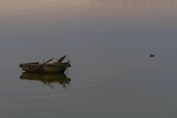 Beautiful Spectacular Sunset View Uluabat Lake Some Fishing Boats Floating — Stock Photo, Image