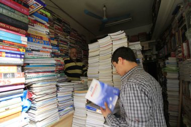 Gaziantep Bakrclar Çarşısı ve şehir manzarası.