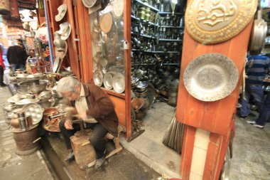 Gaziantep Bakrclar Çarşısı ve şehir manzarası.