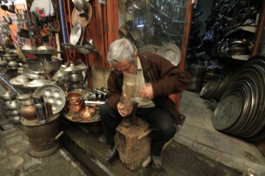 Gaziantep Bakrclar Çarşısı ve şehir manzarası.