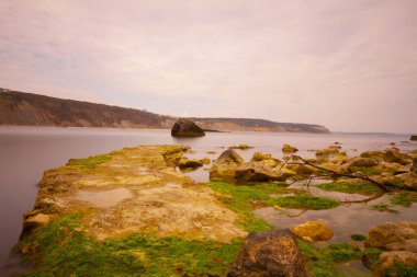 Durusu Gölü'nün (Terkos Gölü) sakin sularının gün doğumunda, terk edilmiş birkaç tekneyle muhteşem bir manzarası ön plandadır. Durusu Gölü, İstanbul'a yakın en güzel göllerden biridir...