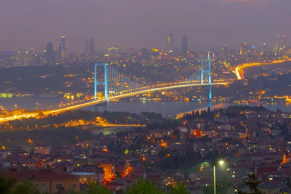 Photo Bosphorus Bridge Istanbul Sunrise Unites Two Different Continents Asia — Stock Photo, Image