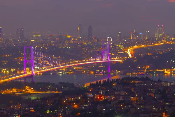 Фото Босфорского Моста Стамбула Восходе Солнца Объединяет Два Разных Континента — стоковое фото
