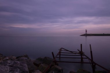 Sahil kıyısı rıhtımları ve kayalar, uzun pozlama teknikleri...