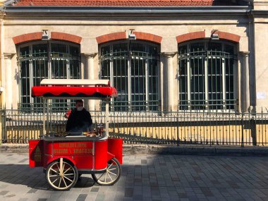Taksim - İstanbul; 01-Haziran 2020: Taksim Meydanı ve Nostaljik Tramvay