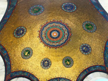 Coronavirus salgını sırasında Alman Çeşmesi ve boş şehir