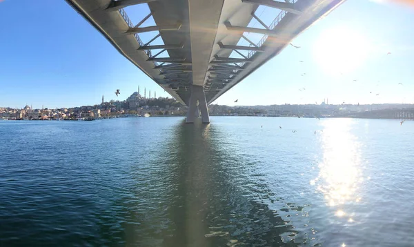 Most Metra Golden Horn — Zdjęcie stockowe